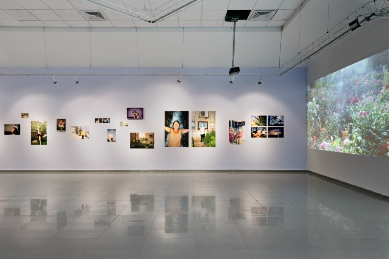 סיור גלריה בתערוכה "נשיקת שמש" עם סשה טמרין 
