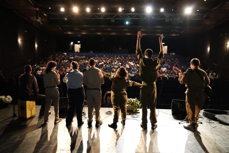 ערב שירה עם "גדולים במדים"